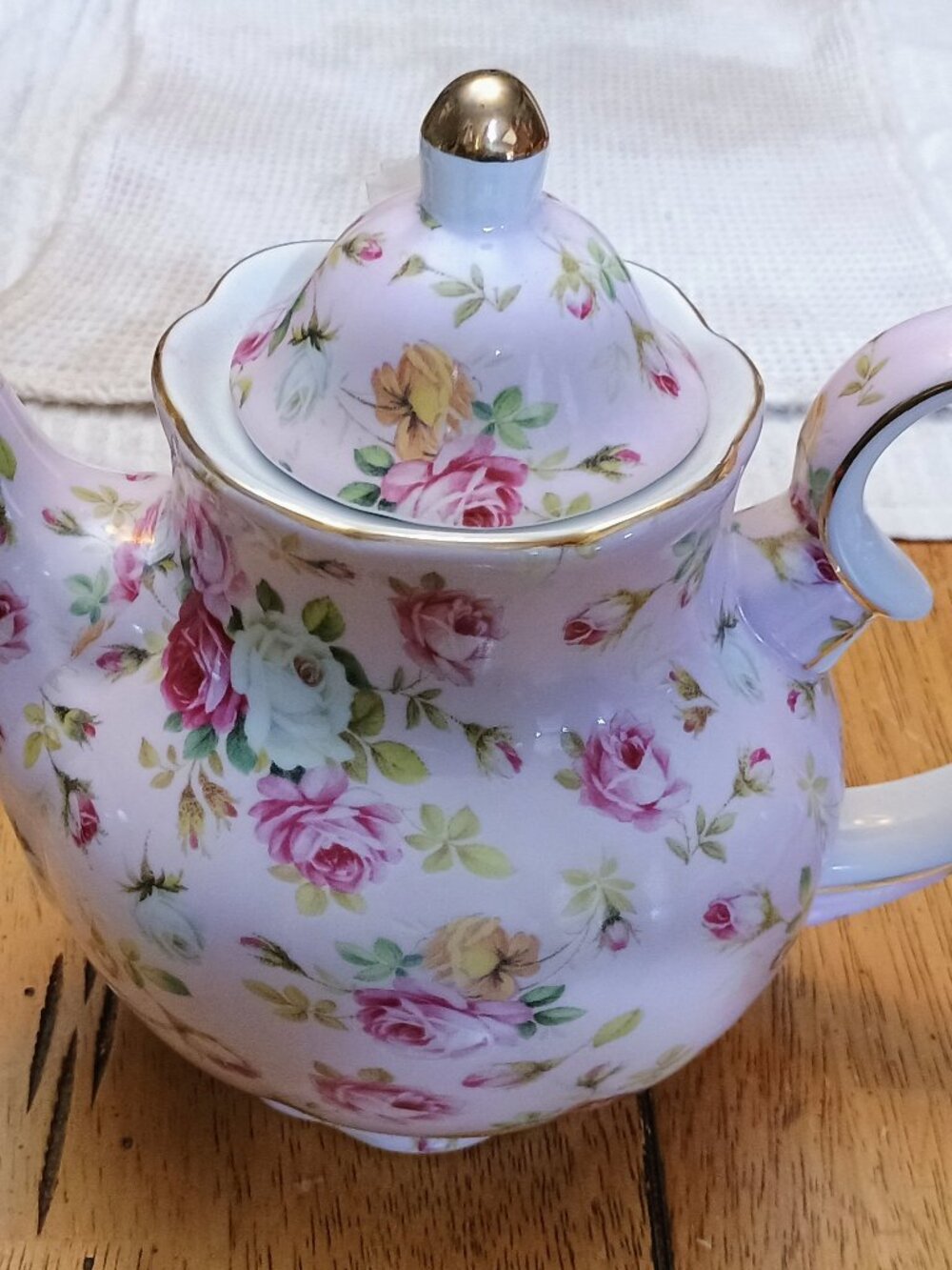Royal Danube Gorgeous Roses Teapot